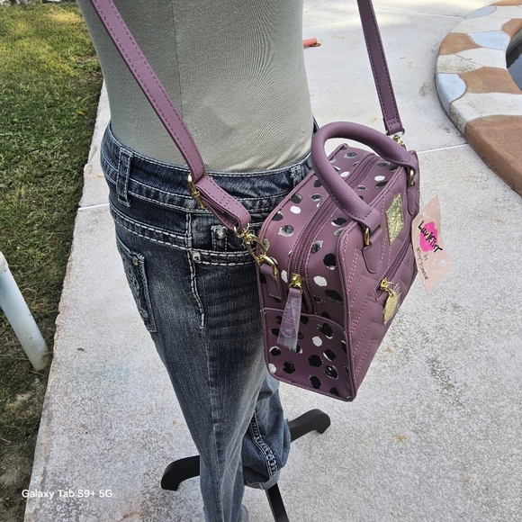 NWOT PURPLE SQUARE LUV BETSEY SATCHEL - Picture 3 of 7